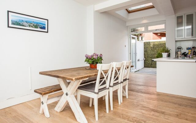 Bright 3 Bedroom Home in Clapham South