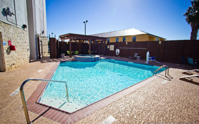 Holiday Inn Express Hotel & Suites Bastrop by IHG