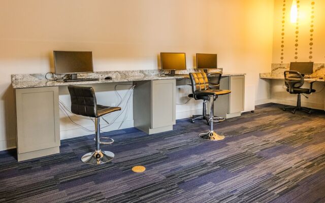 Southside 1 BR Apt with Parking by Frontdesk