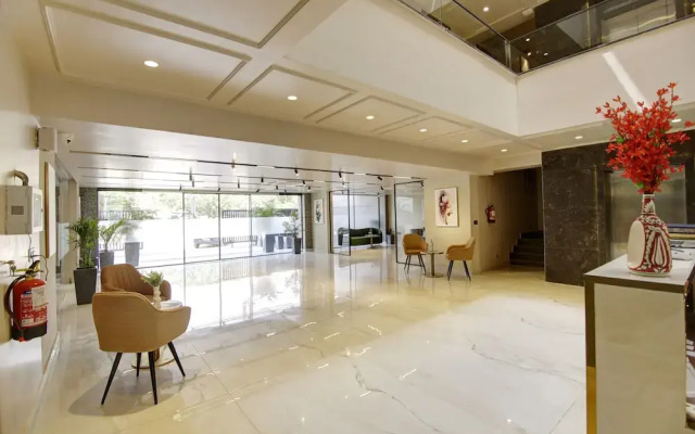 Saltstayz Premier - Near Golf Course Road & Sector 57
