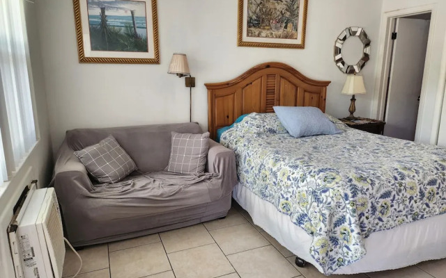 Silver Sands Motel