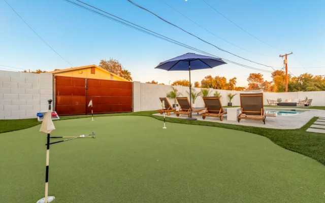 The Melrose ASU Pool Workspace Firepit