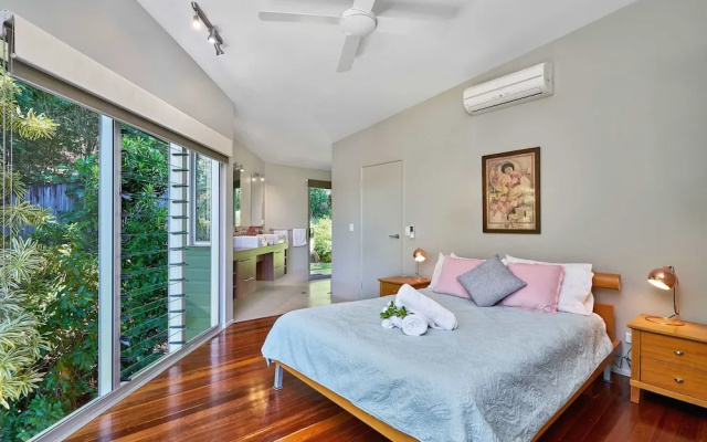 Bedrock Palm Cove I Private Pool I Sea Views I Family Retreat – Guest Rooms – Cairns