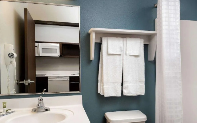 WoodSpring Suites Signature Houston IAH Airport