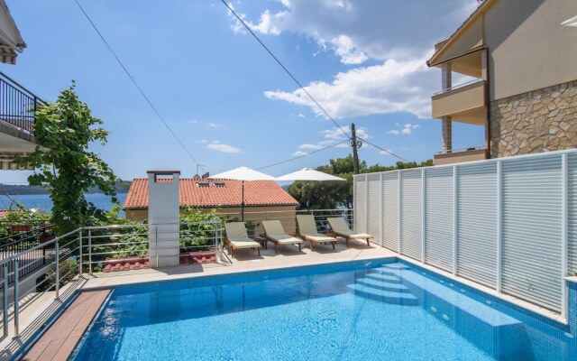 A2-apt w. Shared Pool & Balcony,next to the Beach