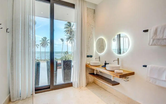 7-br Luxury Beachfront Paradise With Ocean Views