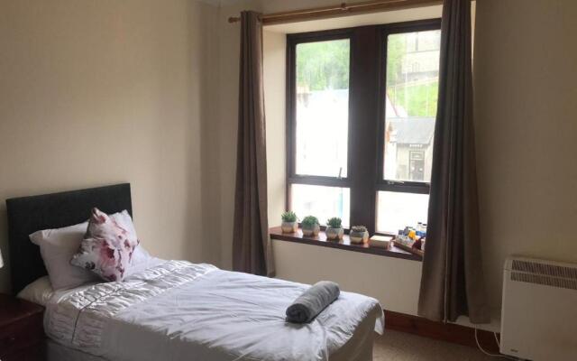 Prime location rooms in high street