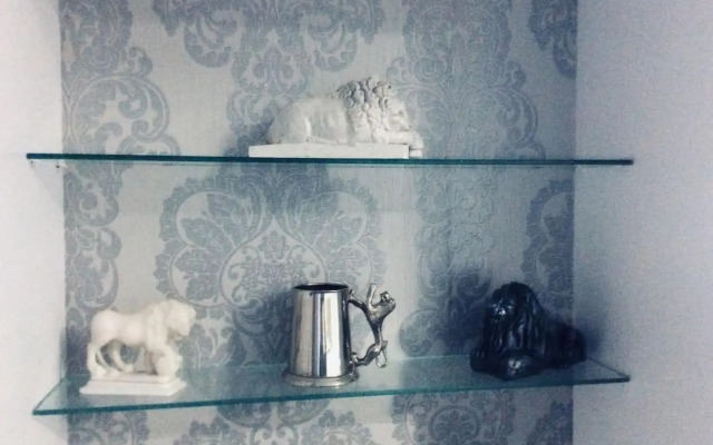 The Lion'S Den On Royal Street