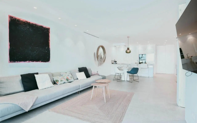 Infinity 0-3 LUXE PARTIAL SEA VIEW 2B