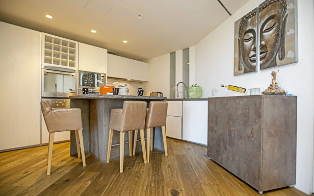 Riva Suite Lake View