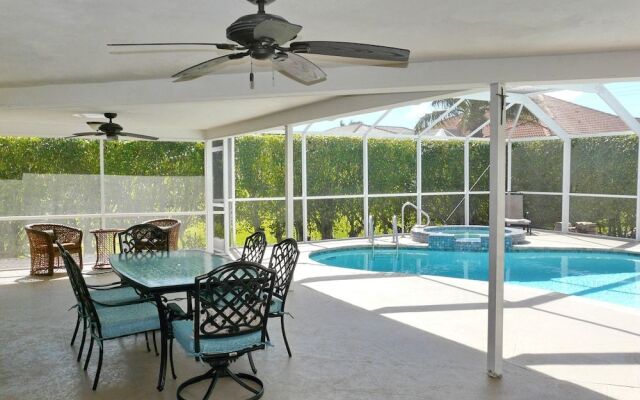 Centrally Located Pet-friendly Home With spa and Pool