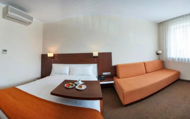 DeSilva Inn Katowice Airport