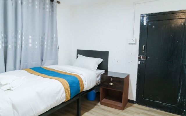 32 Steps Hostel