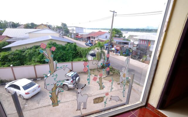 Baan Rim Khong Hotel