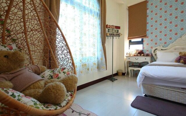 Textile Girl Romantic Homestay