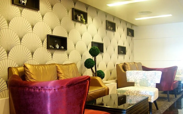 Jolly Suites Petkasem