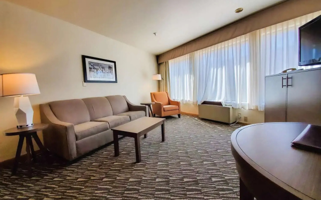 Best Western Plus Plaza Hotel