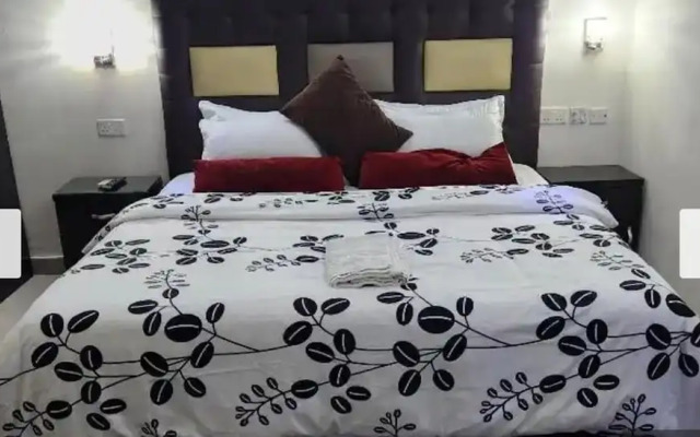 Hod Apartments   Gra