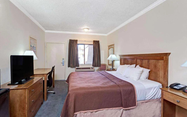 Travelodge By Wyndham Pasadena Central
