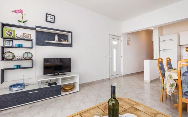 Beautiful Apartment in Lukovo Sugarje With 2 Bedrooms