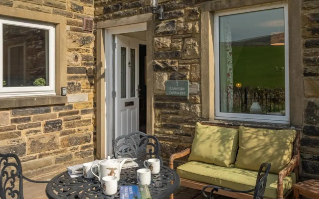 1 Riverside Cottage