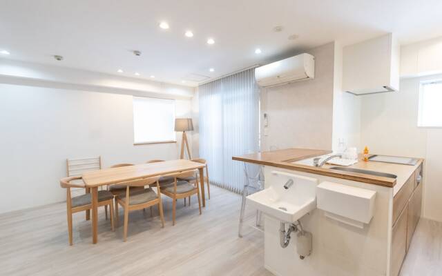 ONE WORLD Sakaisuji Hommachi