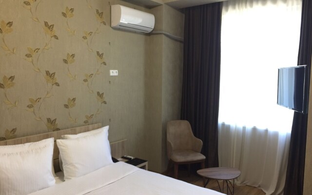 Hotel Atlantis Near Airport