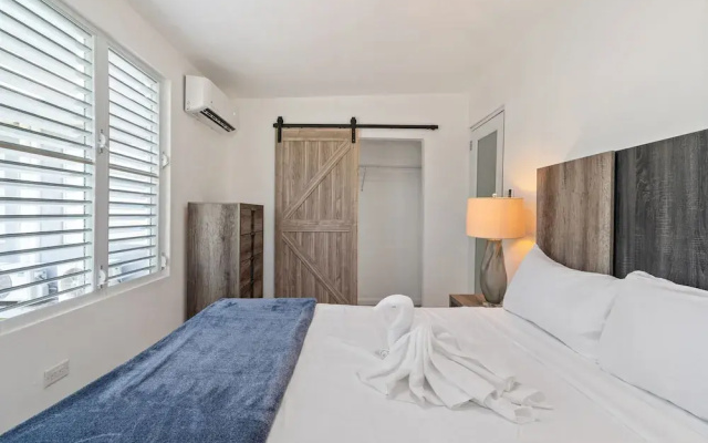 Cozy Flat Two Sleeping Areas Full-size bed