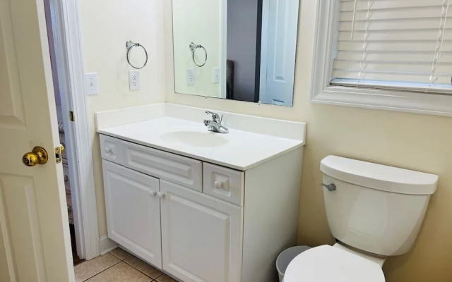 Mayor's Nest 4 Bedroom Home By Redawning