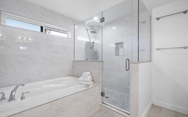 Jacuzzi and Park Bliss by HomeSlice stays