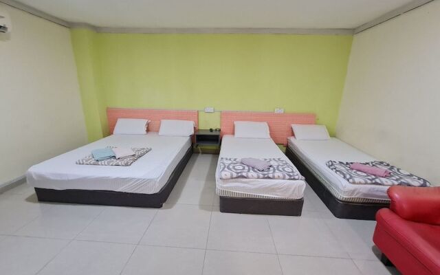 OYO 90442 Newtown Star Hotel