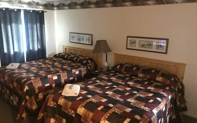 Rustic Inn Motel