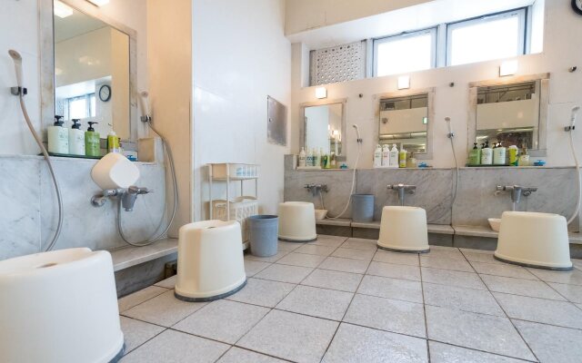 Sauna & Capsule Hotel Dandy – Caters to Men