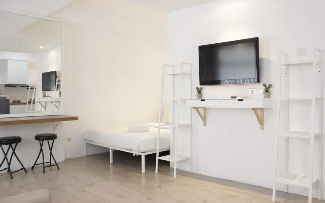 Modern Chic Studio Room at Grand Asia Afrika Apartment – Guest Rooms – Bandung