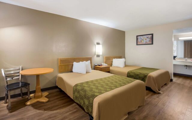 Econo Lodge Live Oak