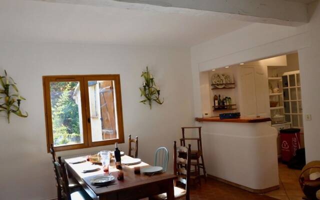 Pretty Holiday Home in Tourtour France Near Lake St. Croix