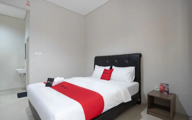 RedDoorz Plus near JIEXPO Kemayoran