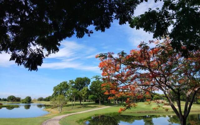 Uniland Golf & Resort