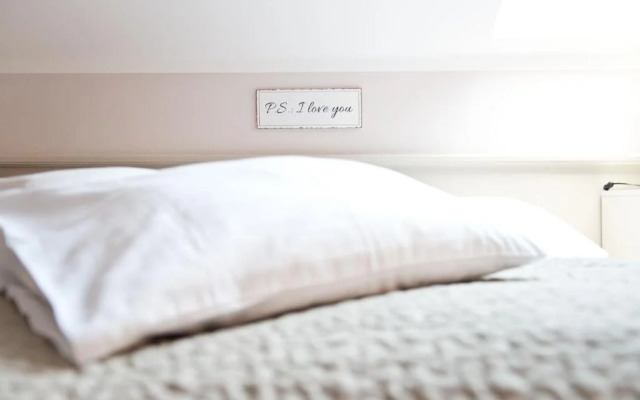 Lovely In by Lisa  Daniel