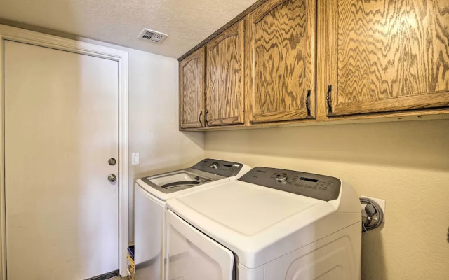 Boat Dock & Pool: Lakefront Glendale Getaway!