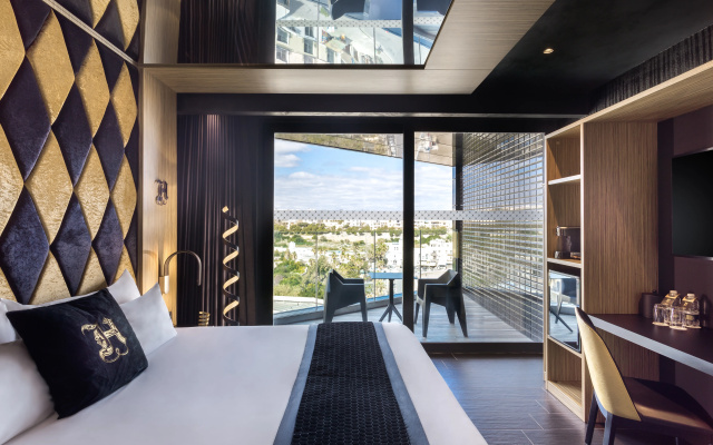 H Hotel
