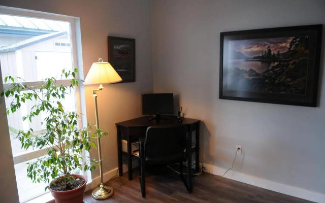 Quarterdeck Inn Port Hardy