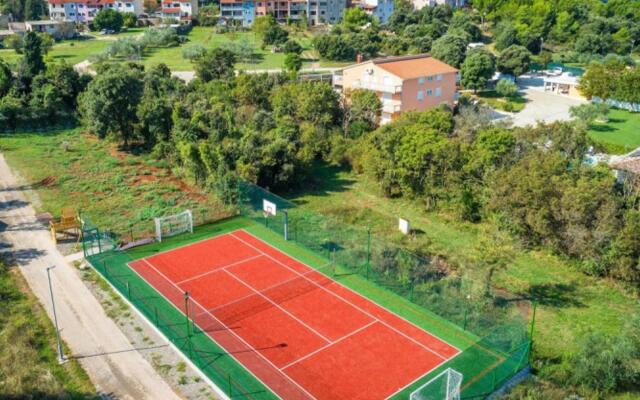 Lovely Apartment in Banjole near Beach & Town Center