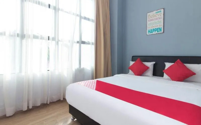 OYO 445 Charisma Hotel