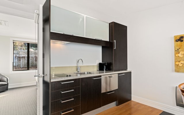 2-Bedroom Penthouse Apartment - The Beacon 1004