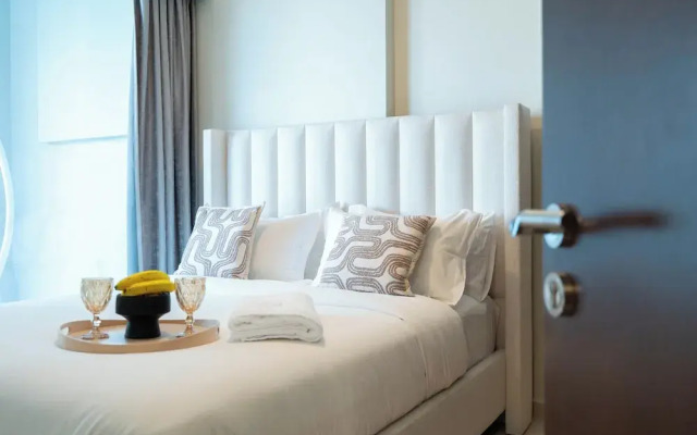 KeyRock - Chic 2BR Escape with Pool