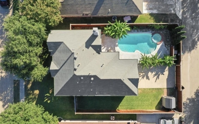 Private House in Plano with Pool