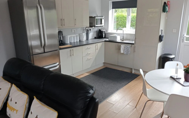 Beautiful and Secluded ,detached Garden Apartment