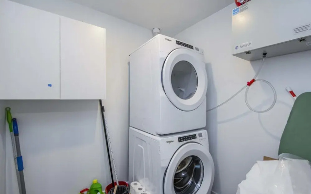Luxurious 3 Bedroom Brand NEW Town House
