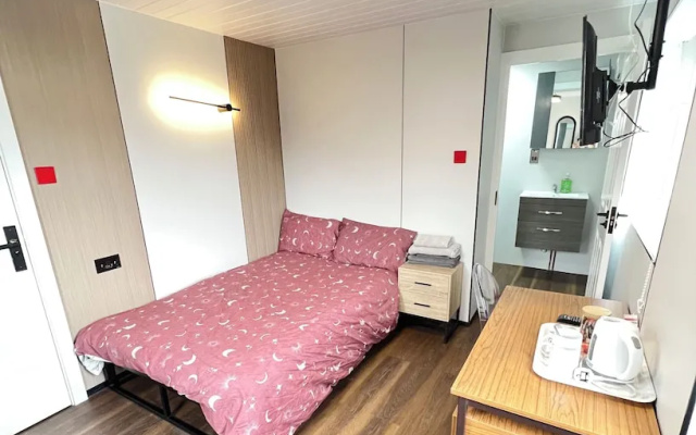 OYO Welsh Holiday Accommodation - Modern Stay